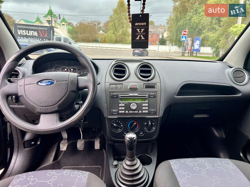 Хетчбек Ford Fiesta 2008 в Острозі