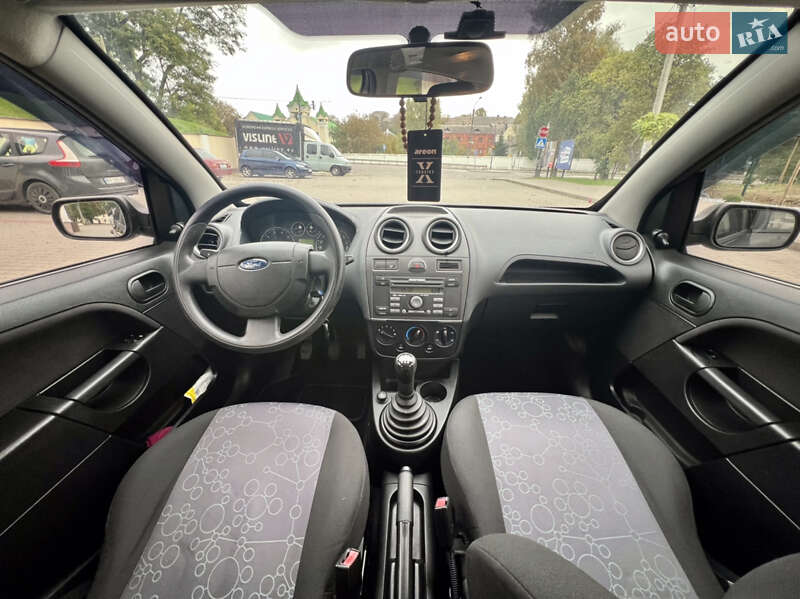 Хетчбек Ford Fiesta 2008 в Острозі