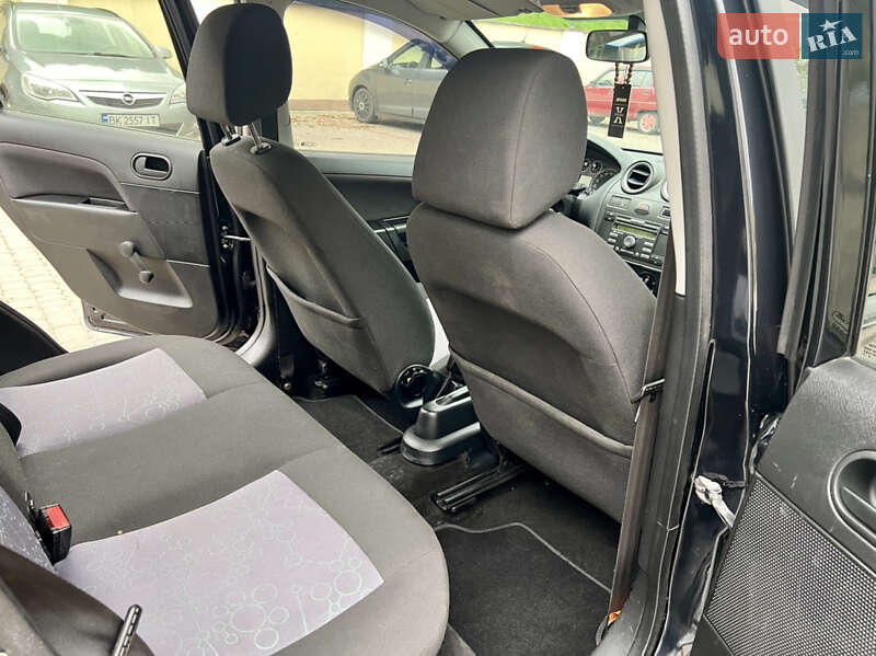 Хетчбек Ford Fiesta 2008 в Острозі