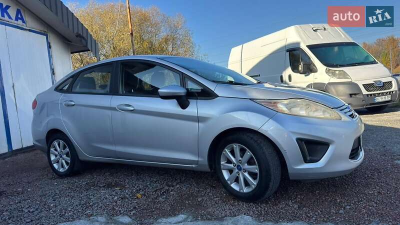 Седан Ford Fiesta 2011 в Львові