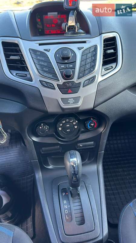 Седан Ford Fiesta 2011 в Львові