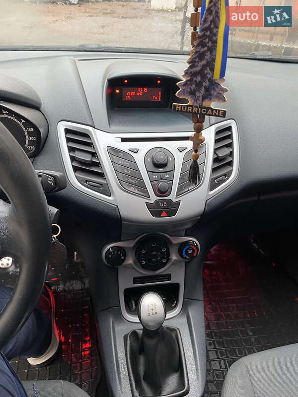 Хетчбек Ford Fiesta 2012 в Чернігові
