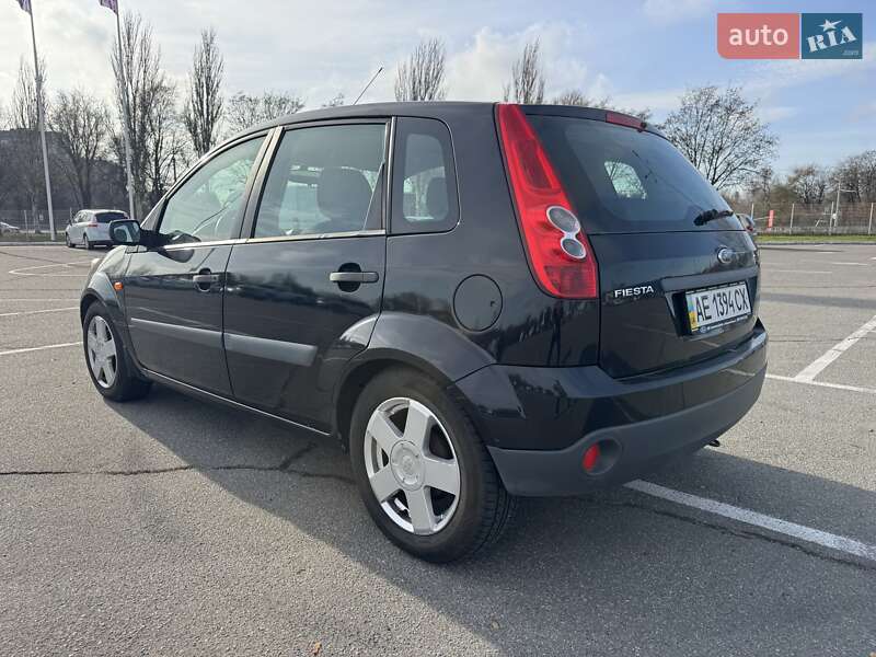 Хетчбек Ford Fiesta 2008 в Дніпрі