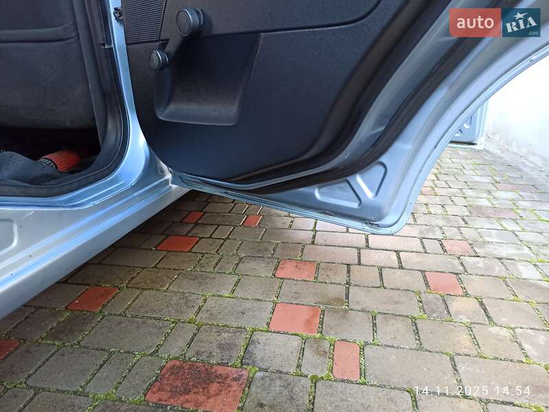 Хэтчбек Ford Fiesta 2006 в Здолбунове