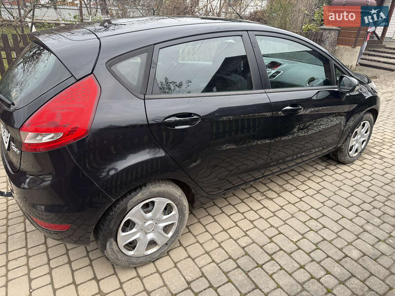 Седан Ford Fiesta 2009 в Калуше