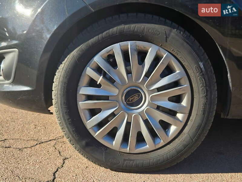 Хетчбек Ford Fiesta 2014 в Києві