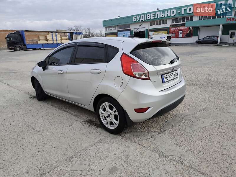 Хэтчбек Ford Fiesta 2015 в Никополе