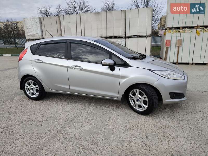 Хэтчбек Ford Fiesta 2015 в Никополе