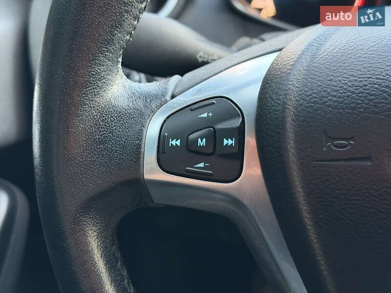 Хэтчбек Ford Fiesta 2015 в Киеве