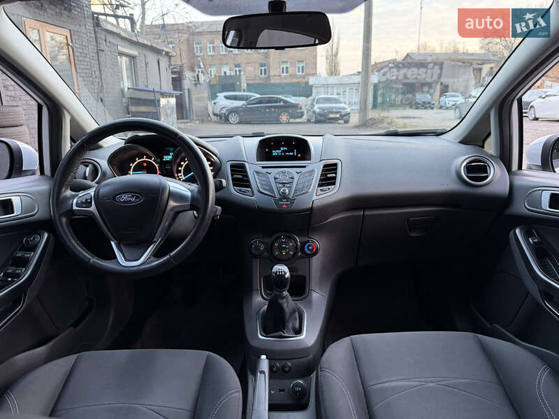 Хэтчбек Ford Fiesta 2015 в Киеве