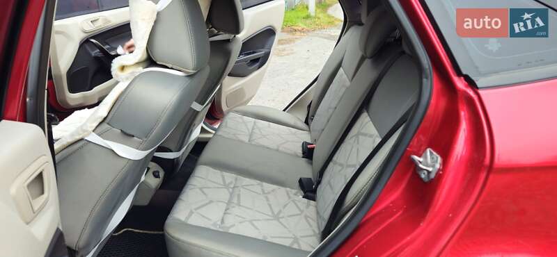Седан Ford Fiesta 2011 в Хмельницькому