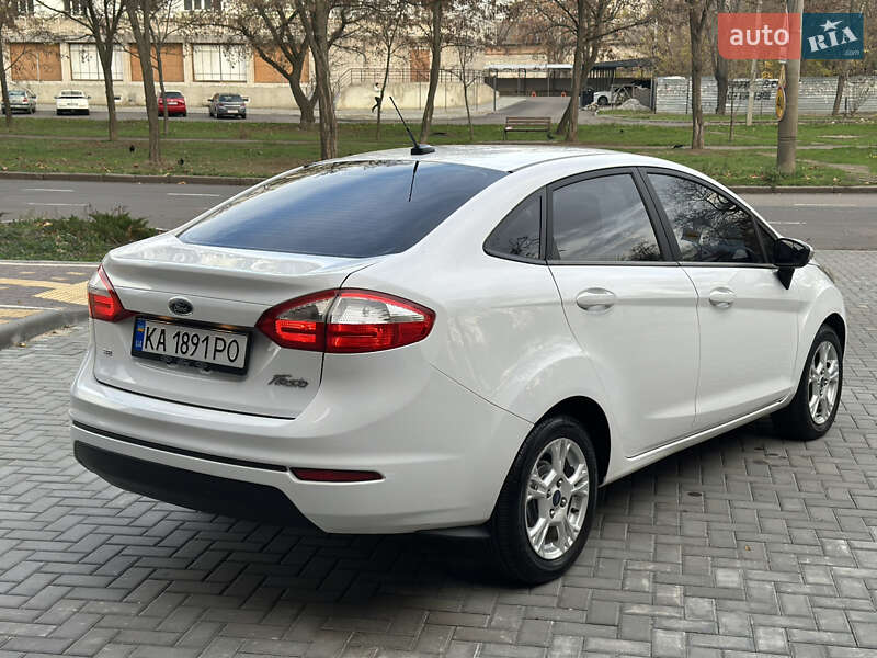 Седан Ford Fiesta 2015 в Миколаєві