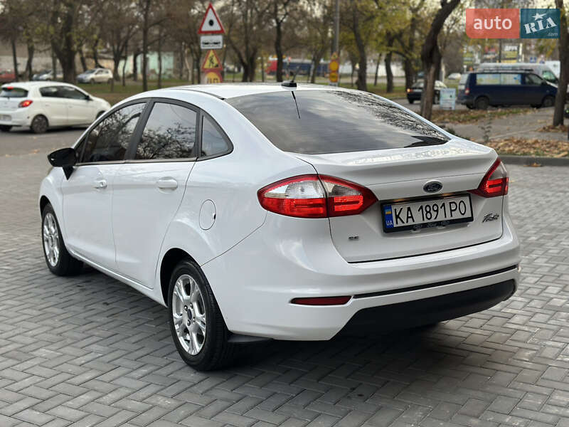 Седан Ford Fiesta 2015 в Миколаєві
