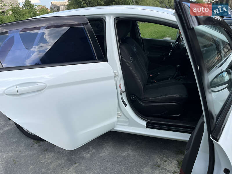 Хэтчбек Ford Fiesta 2013 в Звягеле