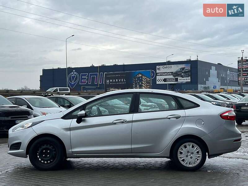 Седан Ford Fiesta 2015 в Львові