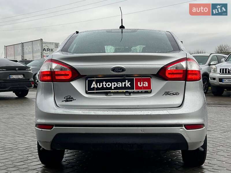 Седан Ford Fiesta 2015 в Львові