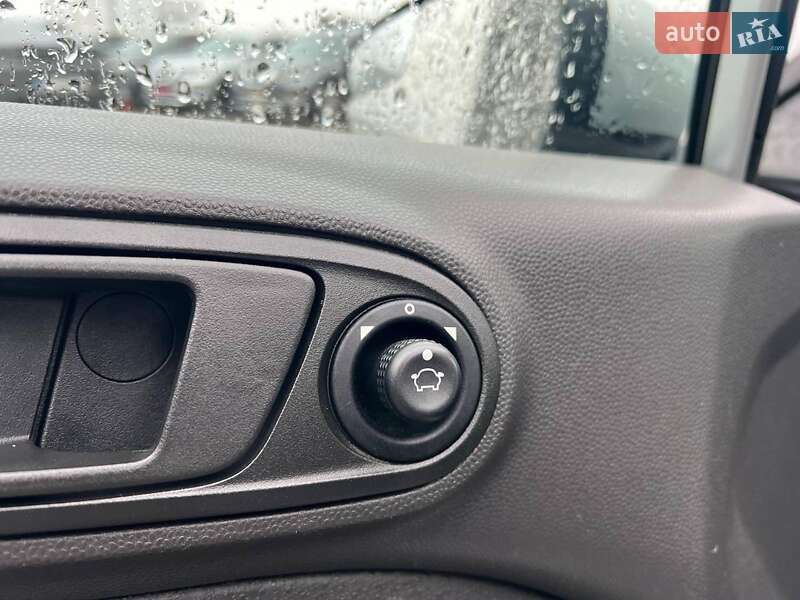 Седан Ford Fiesta 2015 в Львові