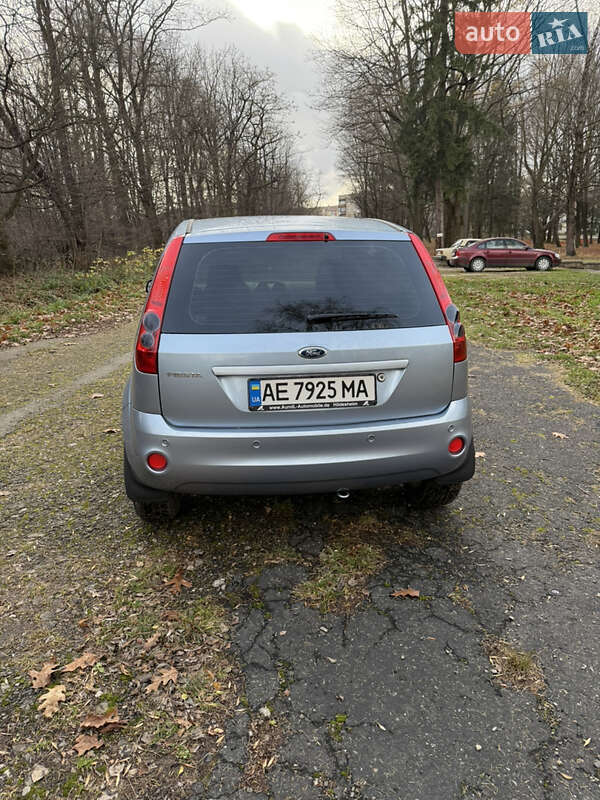 Хэтчбек Ford Fiesta 2007 в Долине