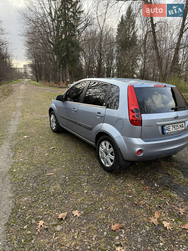Хэтчбек Ford Fiesta 2007 в Долине