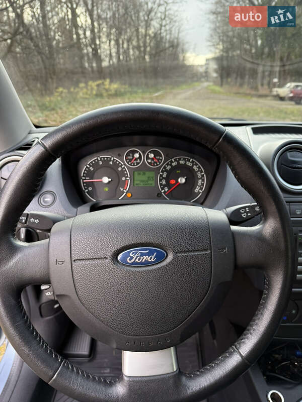 Хэтчбек Ford Fiesta 2007 в Долине