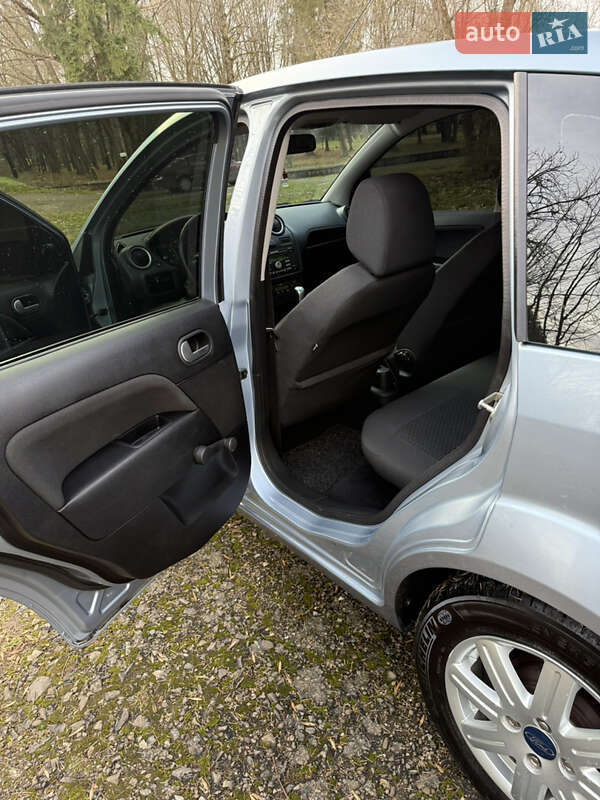 Хэтчбек Ford Fiesta 2007 в Долине