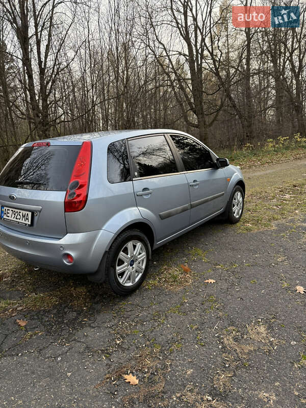 Хэтчбек Ford Fiesta 2007 в Долине