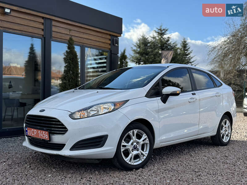 Седан Ford Fiesta 2016 в Дрогобичі