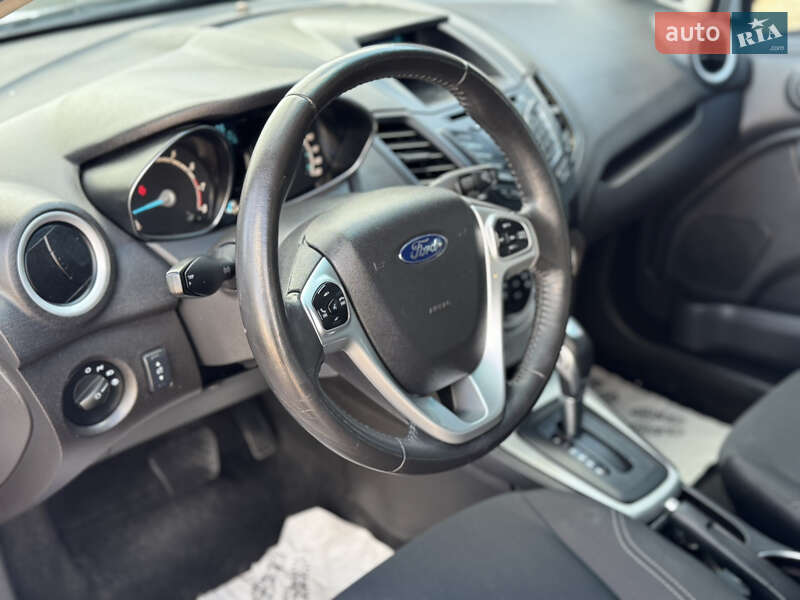 Седан Ford Fiesta 2016 в Дрогобичі