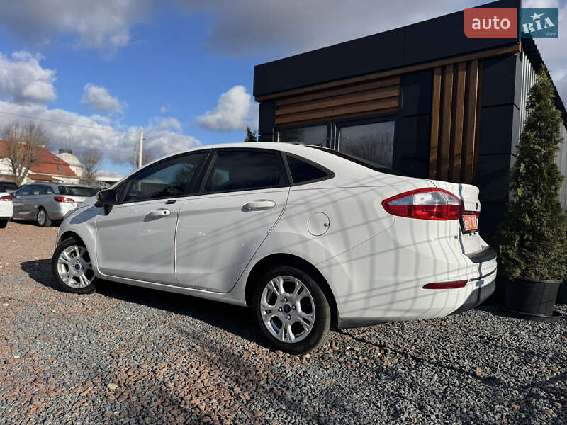 Седан Ford Fiesta 2016 в Дрогобичі