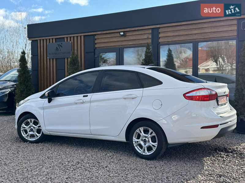 Седан Ford Fiesta 2016 в Дрогобичі
