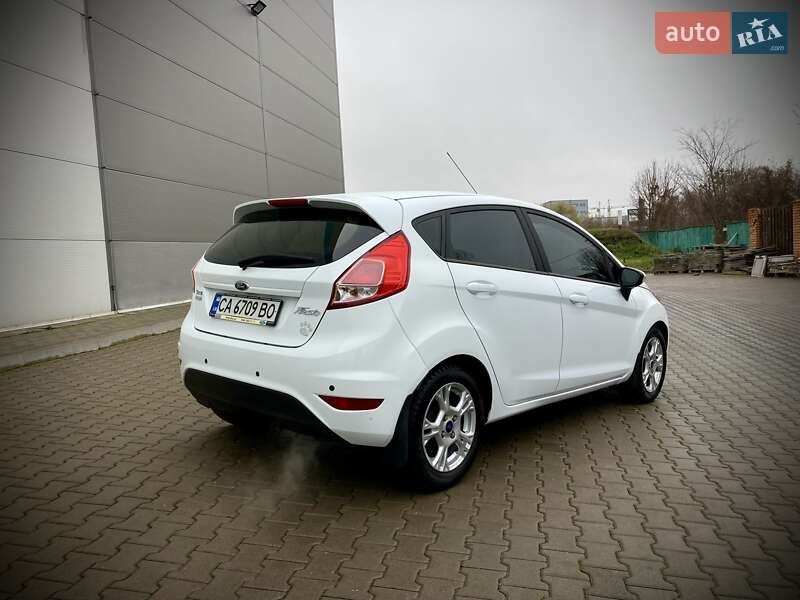 Хэтчбек Ford Fiesta 2015 в Киеве