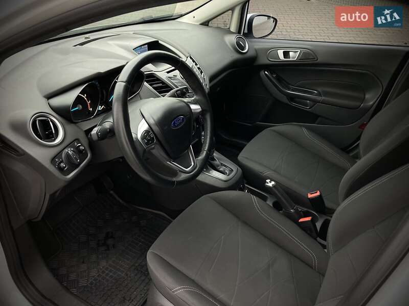 Хэтчбек Ford Fiesta 2015 в Киеве