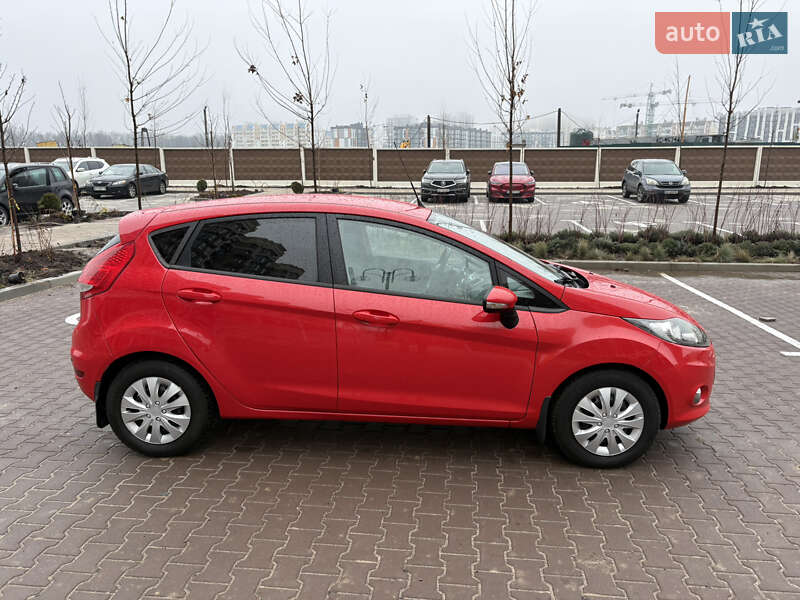 Хетчбек Ford Fiesta 2012 в Софіївській Борщагівці