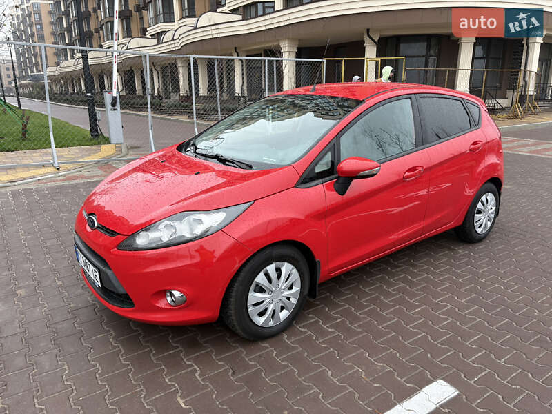 Хетчбек Ford Fiesta 2012 в Софіївській Борщагівці