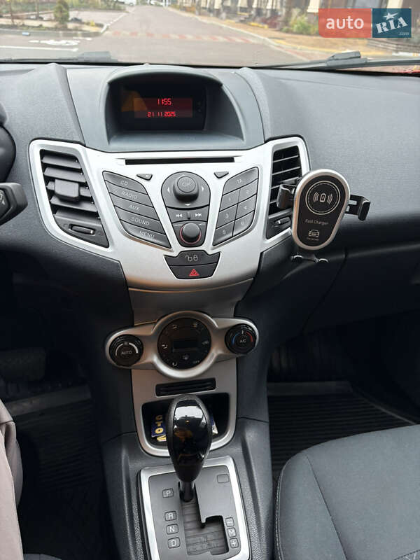 Хетчбек Ford Fiesta 2012 в Софіївській Борщагівці