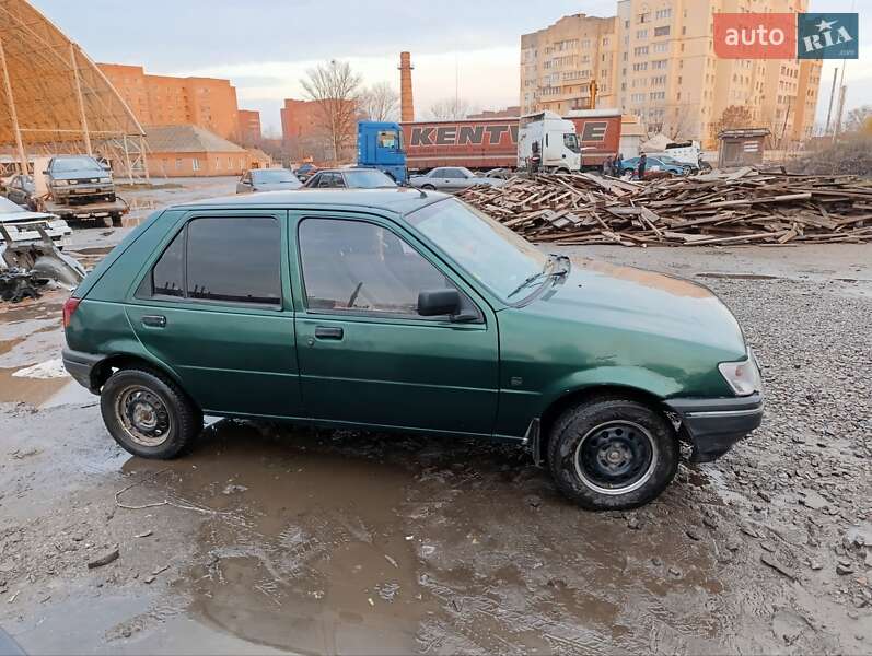 Хетчбек Ford Fiesta 1993 в Полтаві
