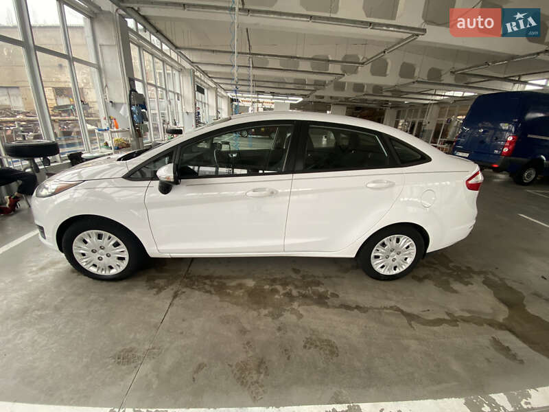 Седан Ford Fiesta 2013 в Николаеве