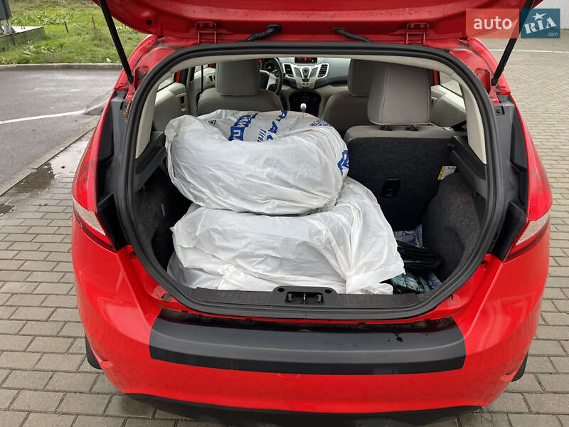 Хэтчбек Ford Fiesta 2012 в Полтаве