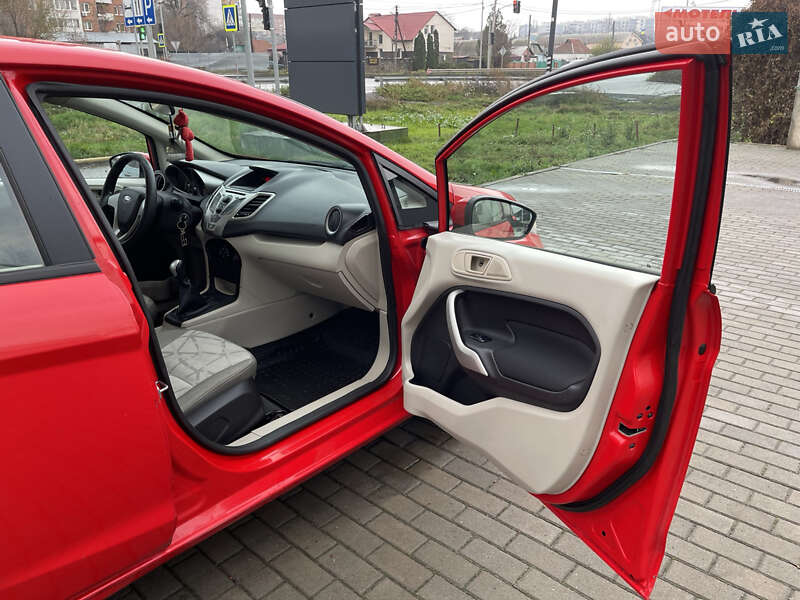 Хэтчбек Ford Fiesta 2012 в Полтаве