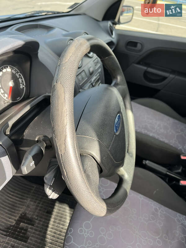 Хэтчбек Ford Fiesta 2006 в Киеве