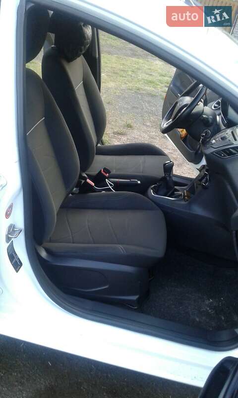 Хэтчбек Ford Fiesta 2013 в Маневичах