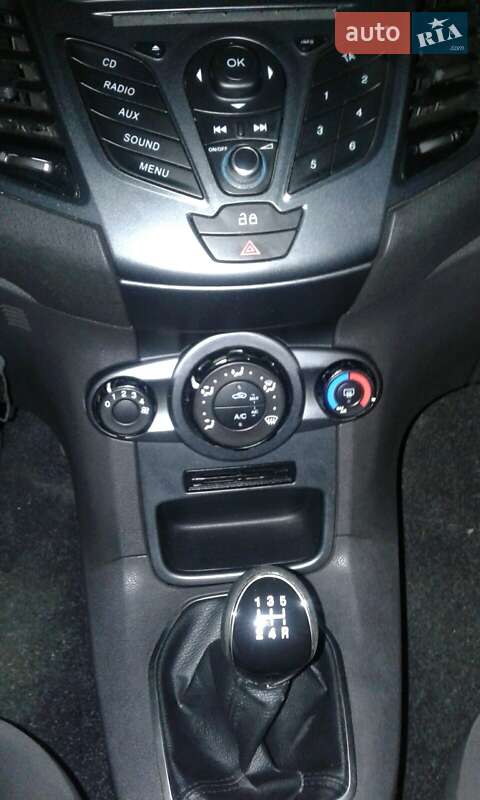 Хэтчбек Ford Fiesta 2013 в Маневичах