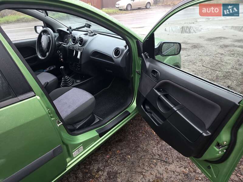 Хэтчбек Ford Fiesta 2008 в Киеве