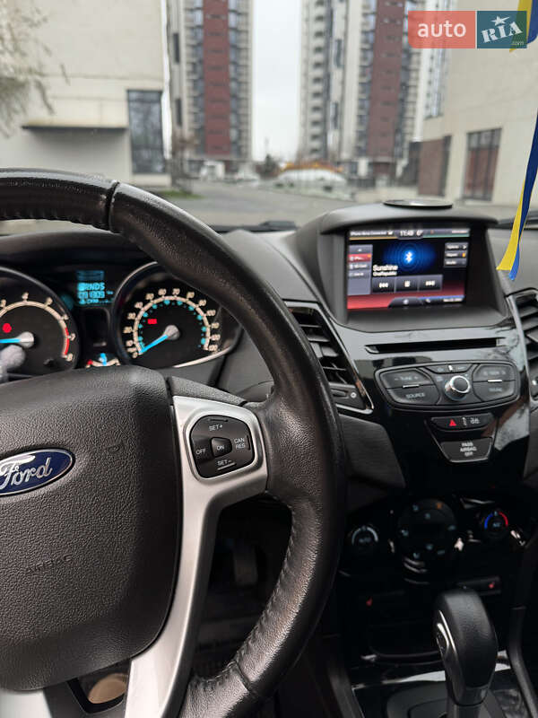 Хетчбек Ford Fiesta 2013 в Івано-Франківську
