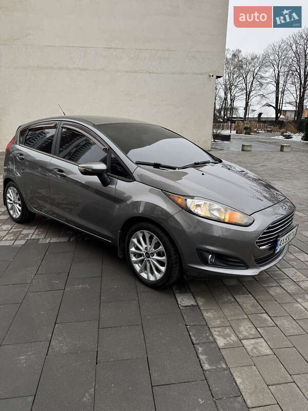 Хетчбек Ford Fiesta 2013 в Івано-Франківську