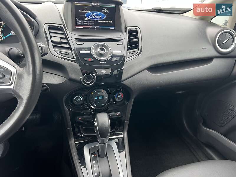 Хетчбек Ford Fiesta 2015 в Львові