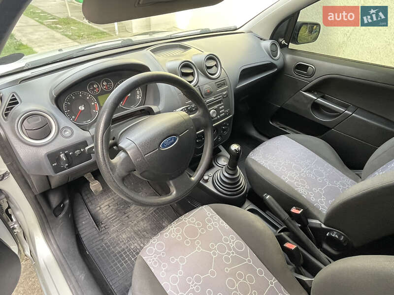 Хетчбек Ford Fiesta 2008 в Виноградові