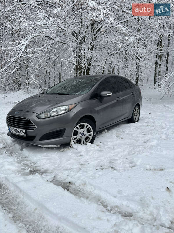 Седан Ford Fiesta 2013 в Львові