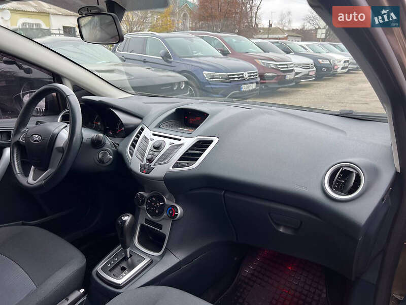Хетчбек Ford Fiesta 2012 в Полтаві