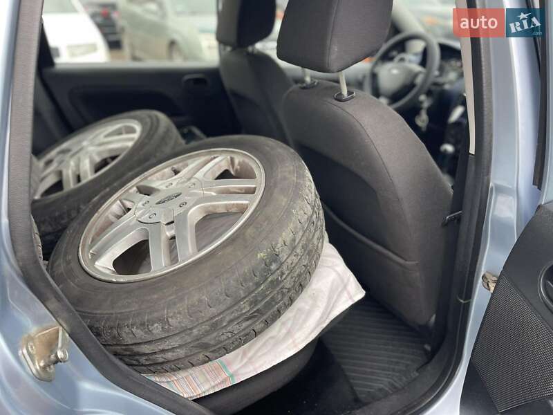 Хэтчбек Ford Fiesta 2006 в Полтаве